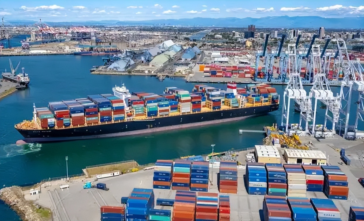 Focus on logistics newsletter-Long Beach Port: Retailers stocked more than expected! 